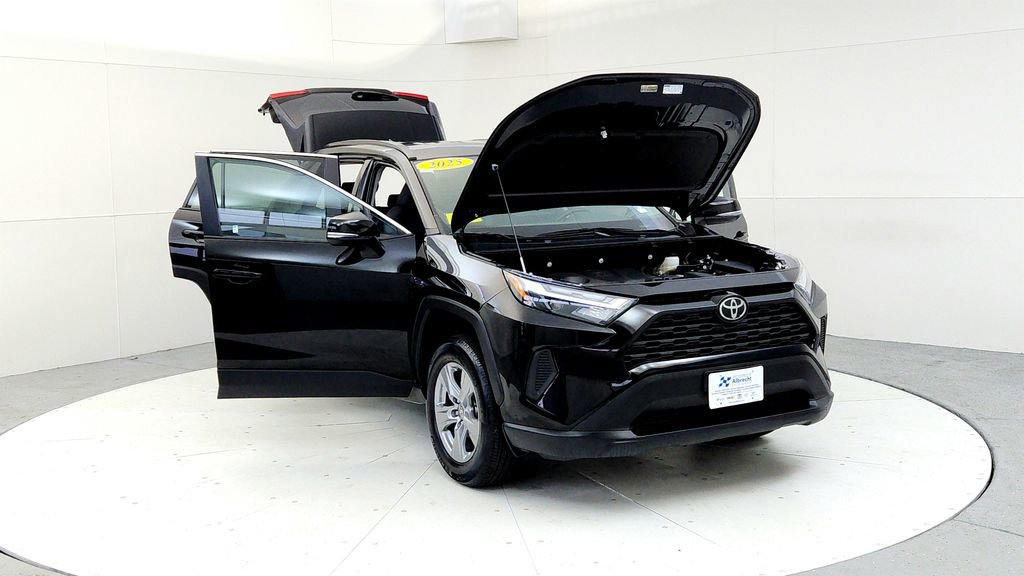 Certified 2025 Toyota RAV4 XLE AWD/4WD image 9