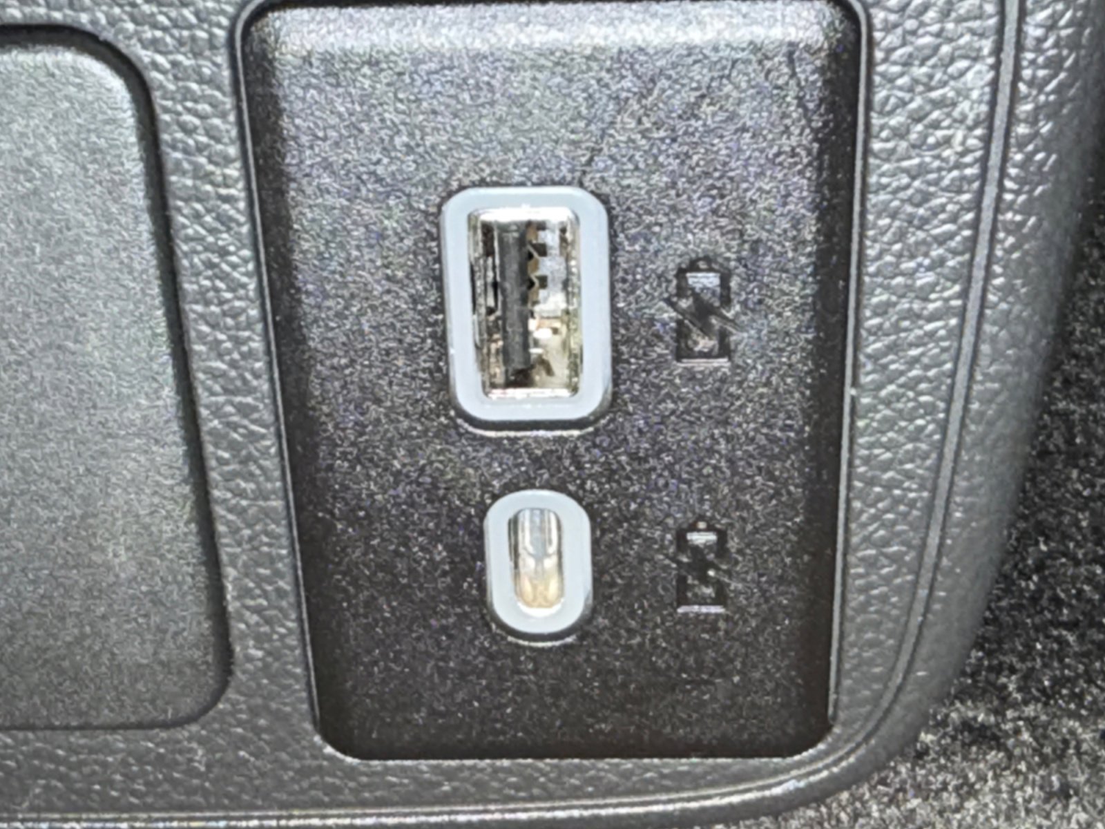 Used 2024 Buick Encore GX Sport Touring FWD image 30