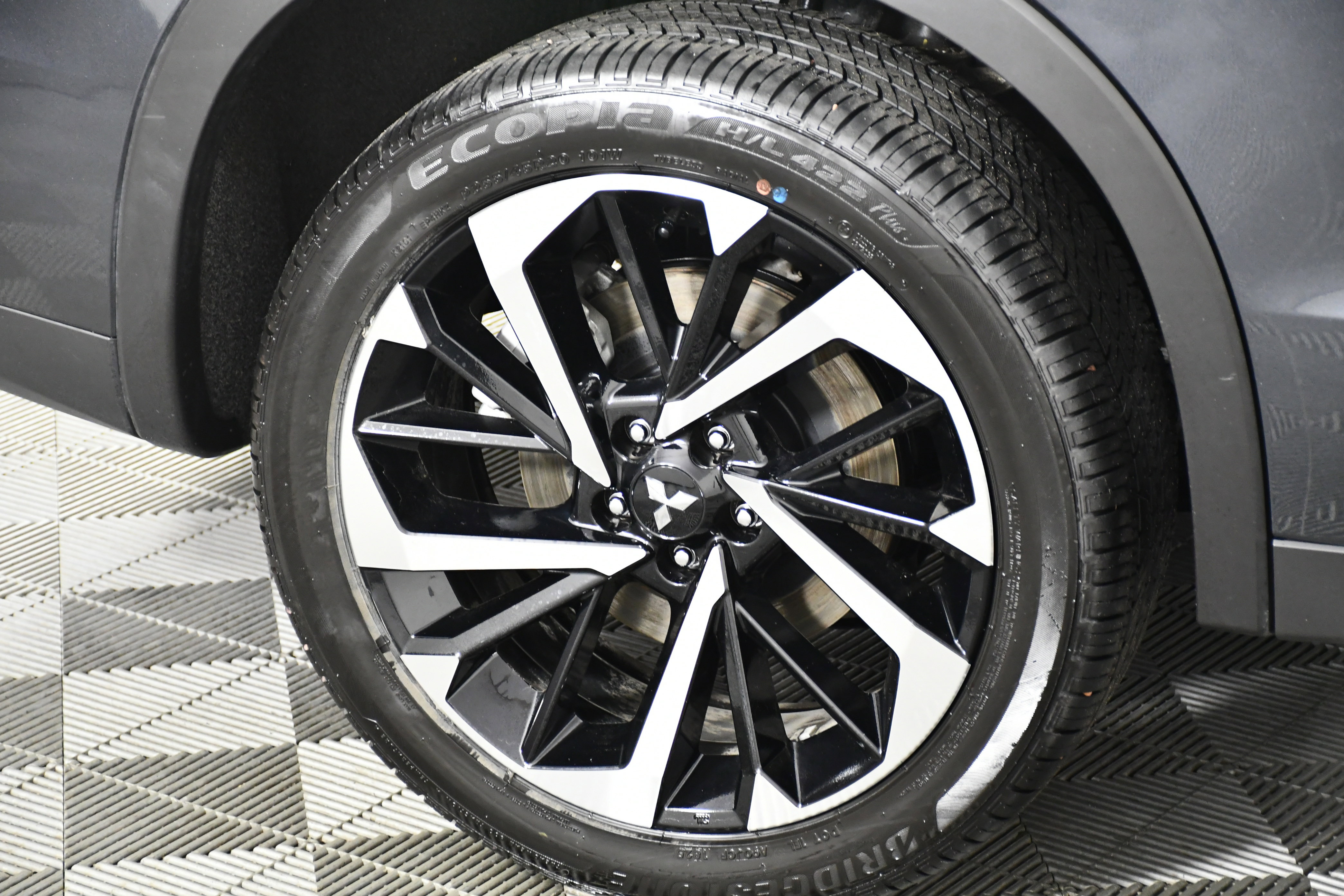 Used 2025 Mitsubishi Outlander SE image 49