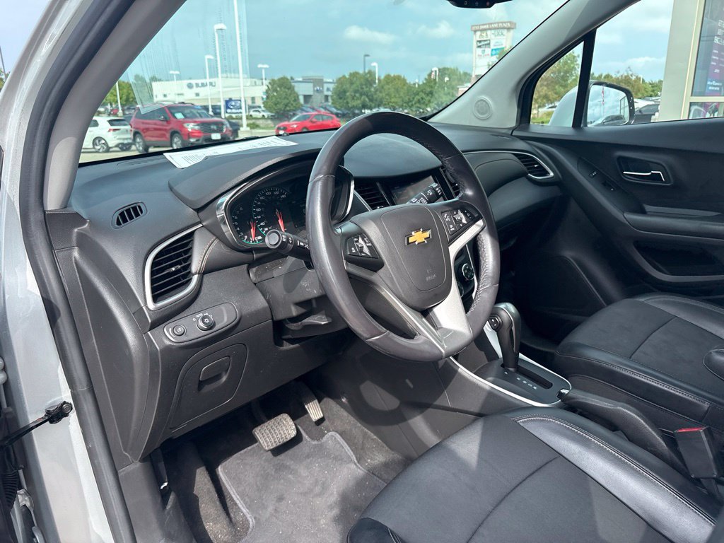 Used 2022 Chevrolet Trax LT w/ LT Convenience Package AWD/4WD image 10