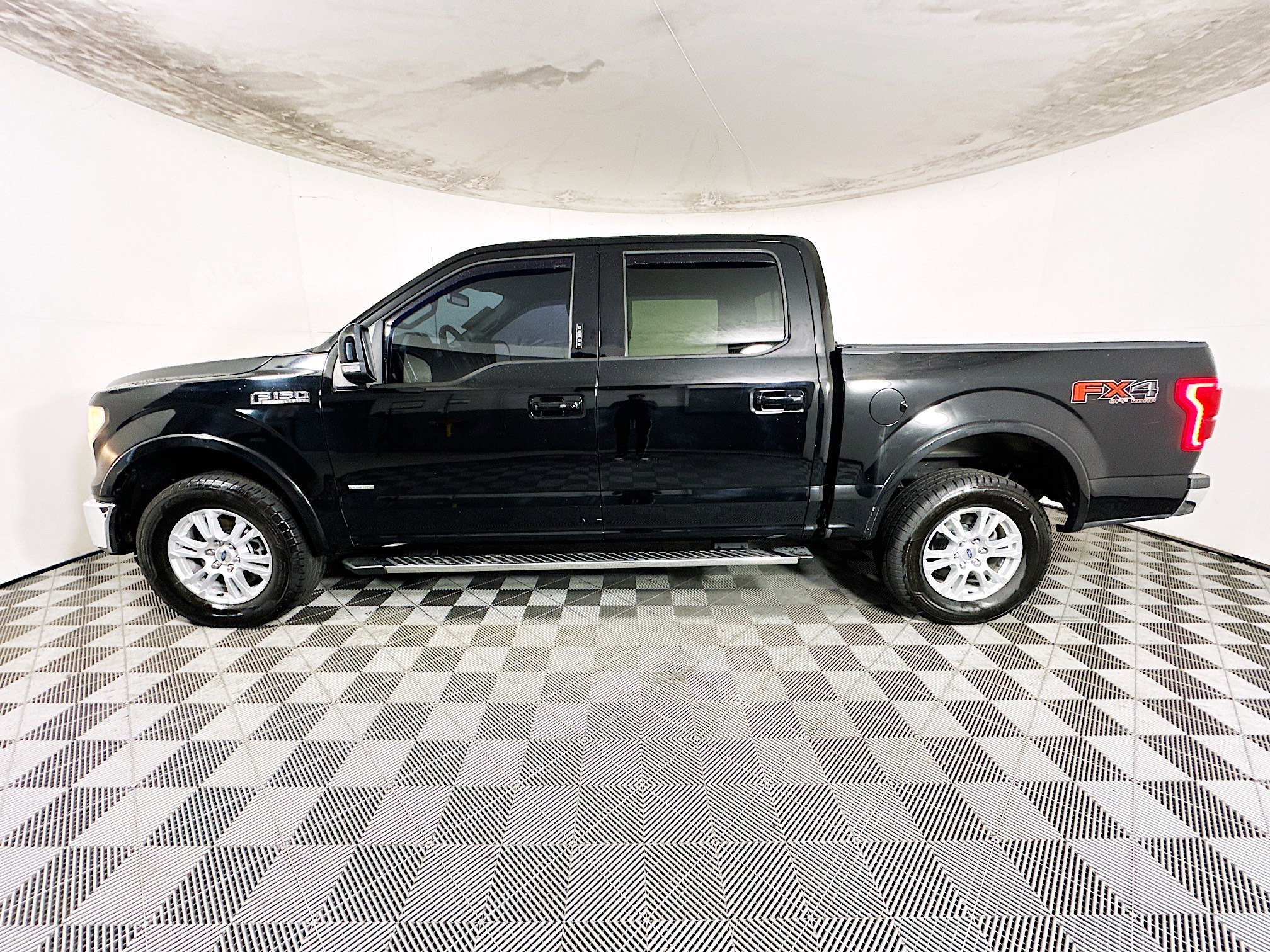 Used 2016 Ford F150 Lariat w/ Equipment Group 501A Mid AWD/4WD image 6
