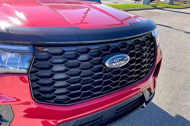 Used 2025 Ford Explorer ST-Line w/ Premium Package image 29