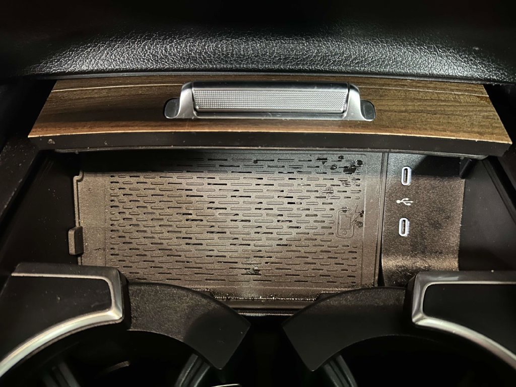 Used 2025 Mercedes-Benz GLS 450 4MATIC w/ AMG Line Exterior image 26