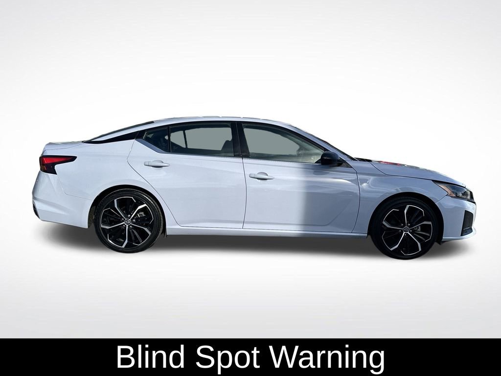 Used 2024 Nissan Altima 2.5 SR image 8