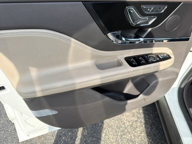 Certified 2023 Lincoln Corsair AWD image 13