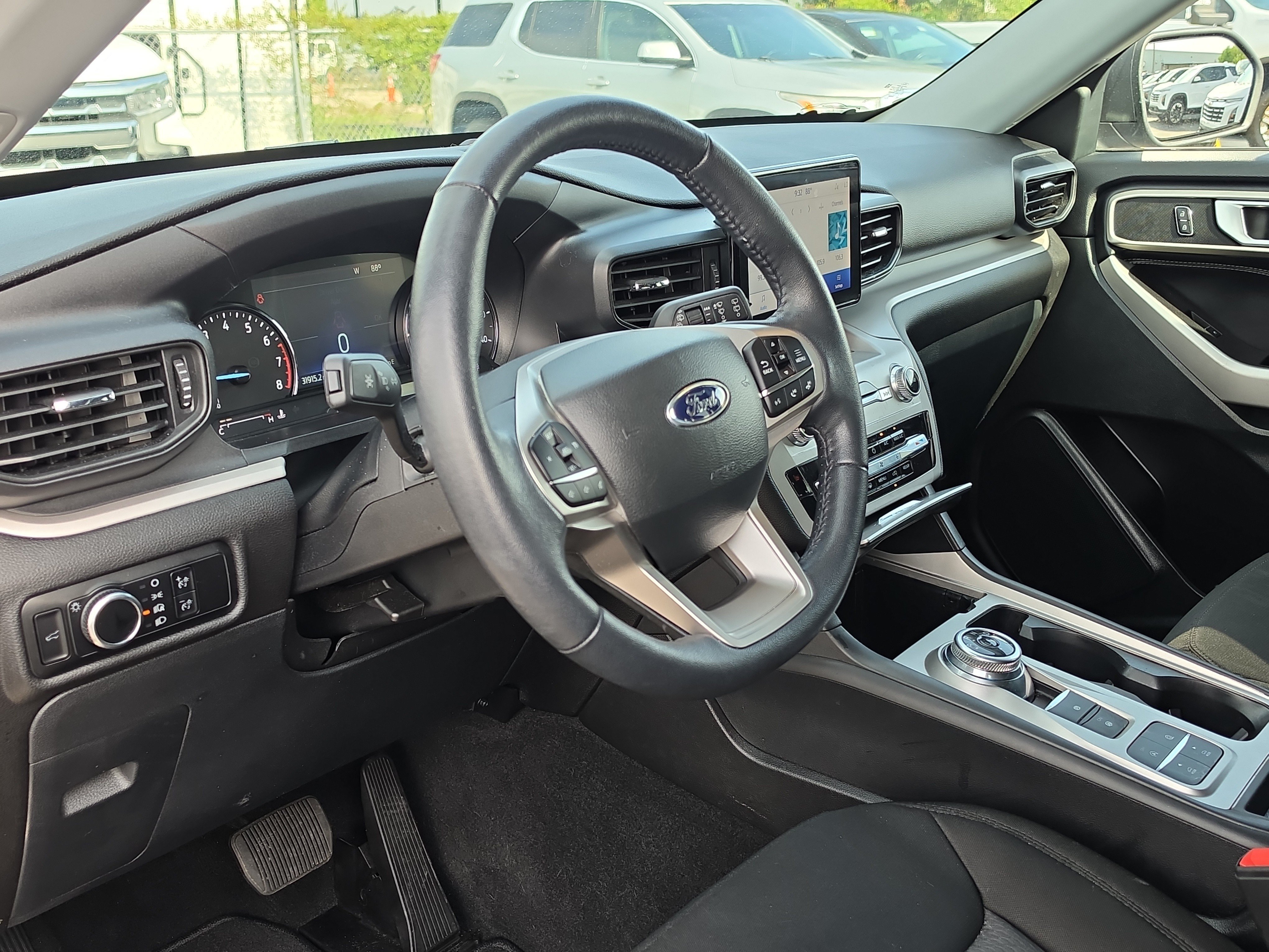 Used 2023 Ford Explorer XLT RWD image 15