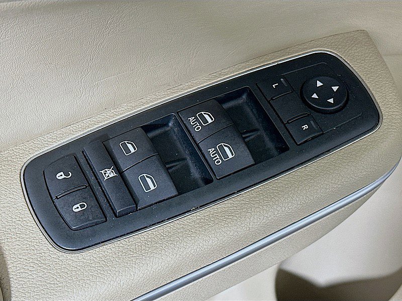 Used 2012 Chrysler 300 Limited w/ Luxury Group image 19