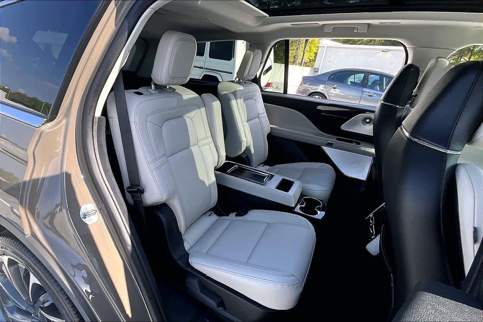 Used 2025 Lincoln Aviator Reserve w/ Equipment Group 201A image 19