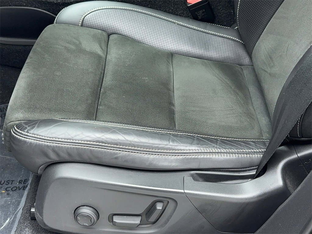 Used 2019 Volvo XC40 T5 R-Design image 37