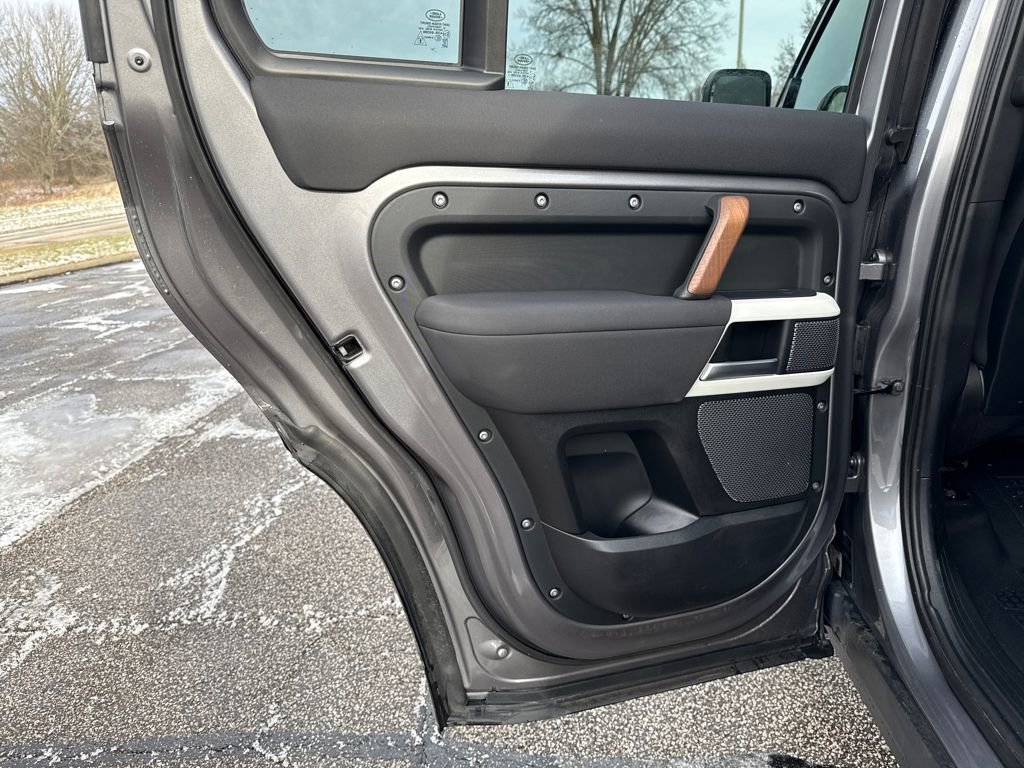 Used 2022 Land Rover Defender 110 SE image 13