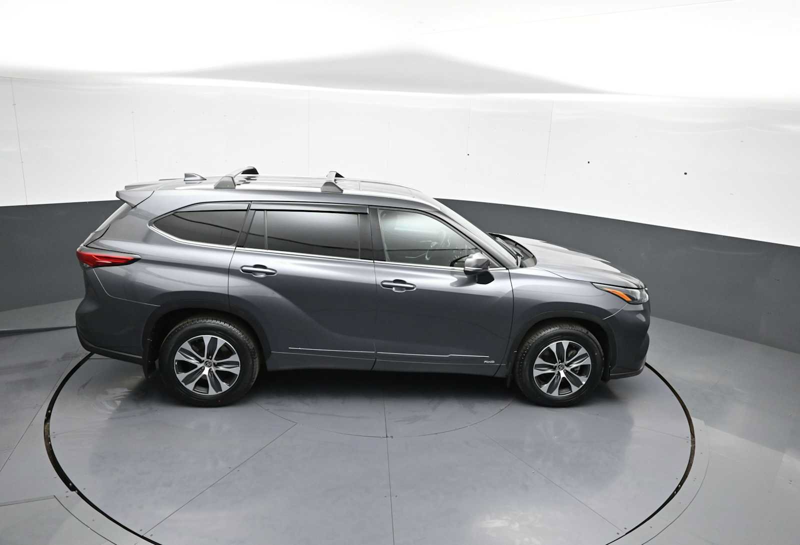 Used 2022 Toyota Highlander XLE AWD/4WD image 38