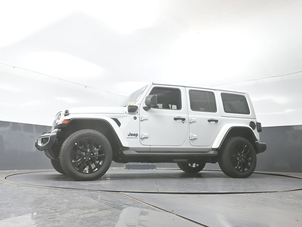 Used 2025 Jeep Wrangler Unlimited Sahara AWD/4WD image 28