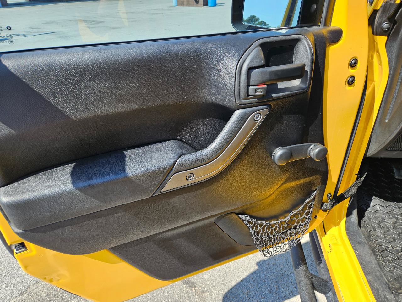 Used 2015 Jeep Wrangler Unlimited Sport w/ Connectivity Group AWD/4WD image 12