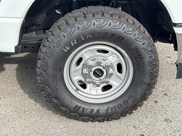 New 2026 Ford F250 XL w/ XL Off-Road Package image 9