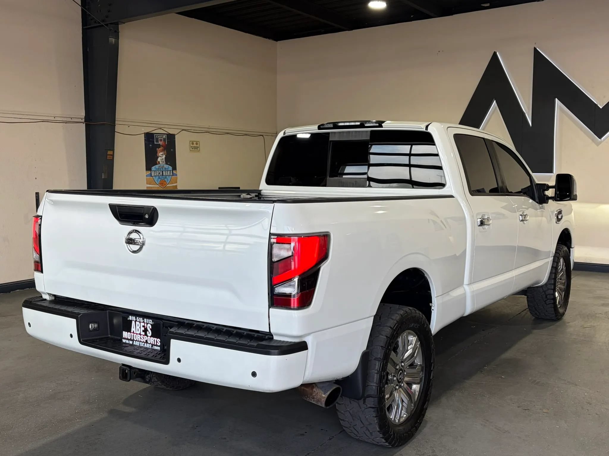 Used 2020 Nissan Titan SL w/ Moonroof Package AWD/4WD image 4