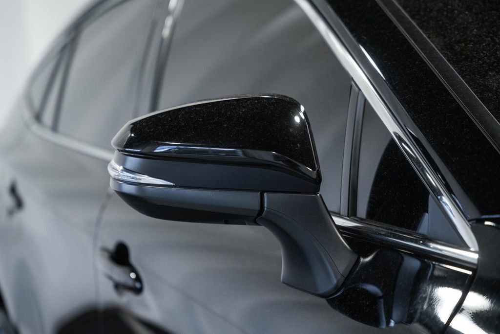 Used 2021 Toyota Venza XLE w/ Softex Package image 16