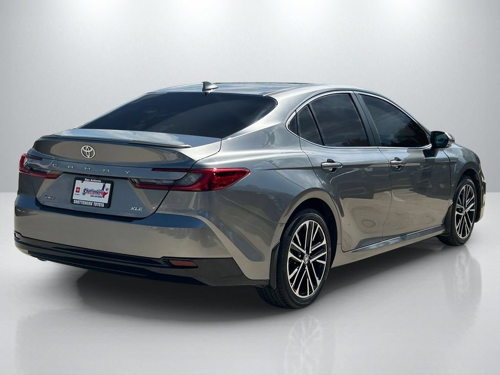 Used 2025 Toyota Camry XLE FWD image 5