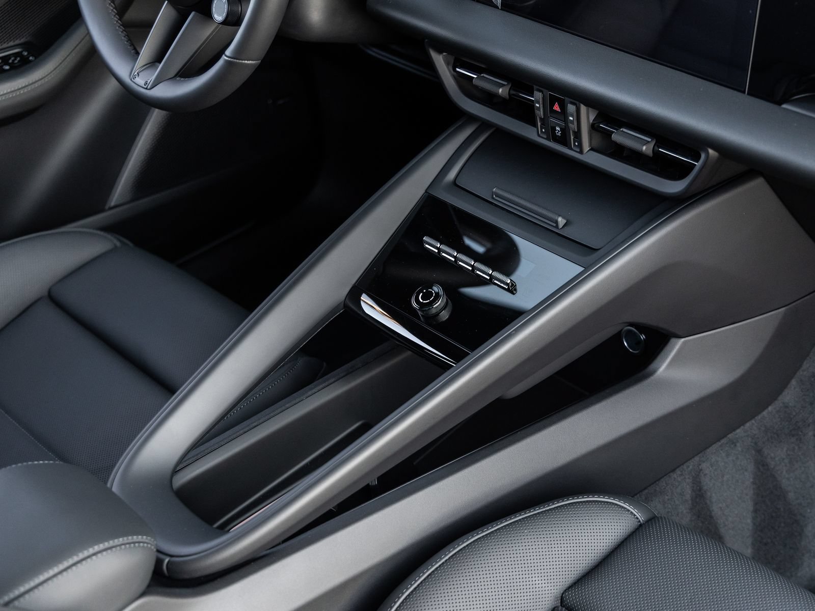 Certified 2025 Porsche Macan 4S Electric AWD/4WD image 34