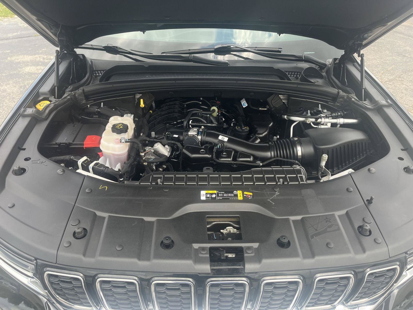 Used 2024 Jeep Grand Cherokee Limited AWD/4WD image 40