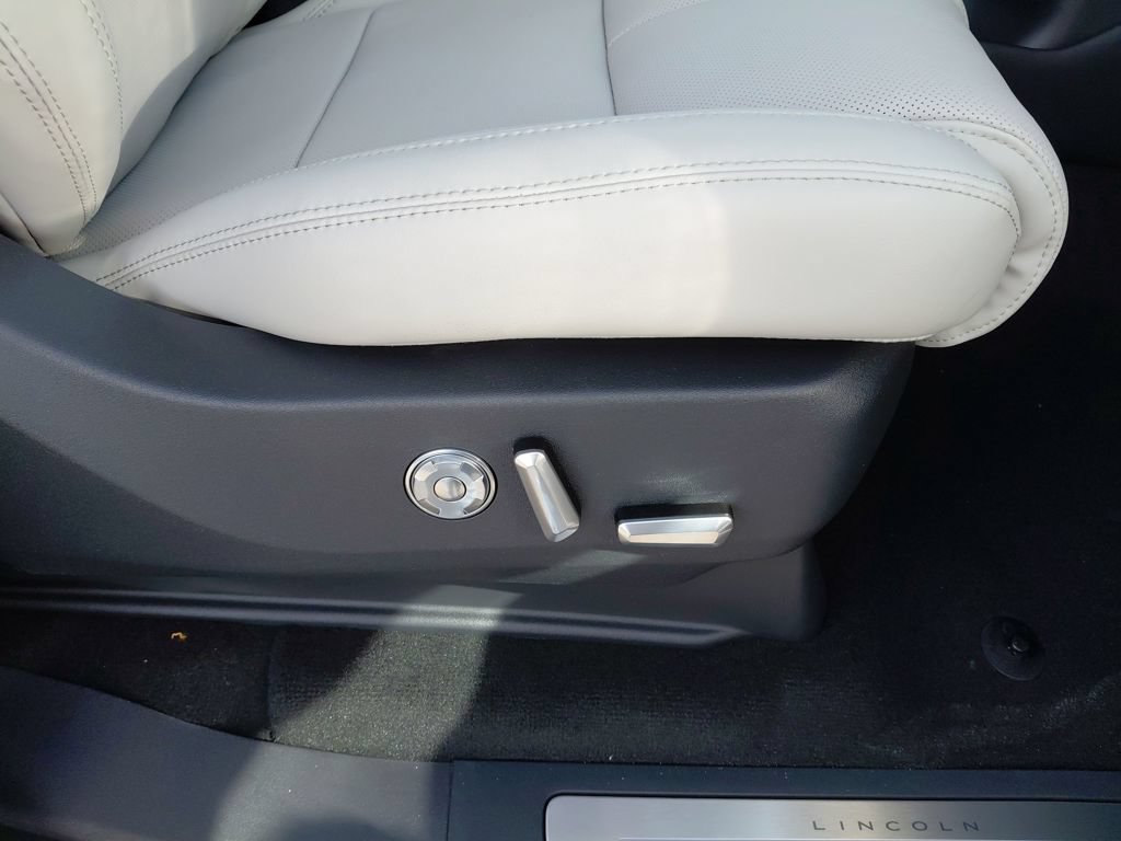 New 2026 Lincoln Navigator L Reserve AWD/4WD image 33