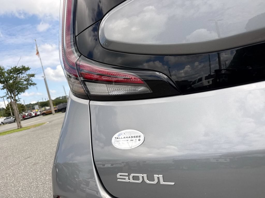 Used 2024 Kia Soul LX w/ Option Group 015 FWD image 5