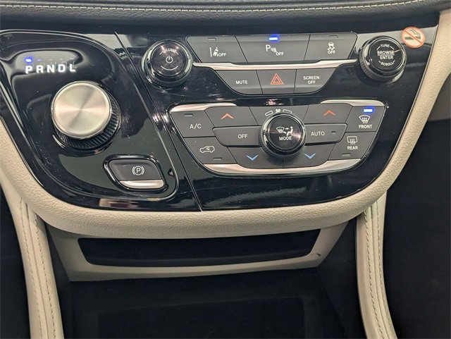 Certified 2023 Chrysler Pacifica Limited image 24