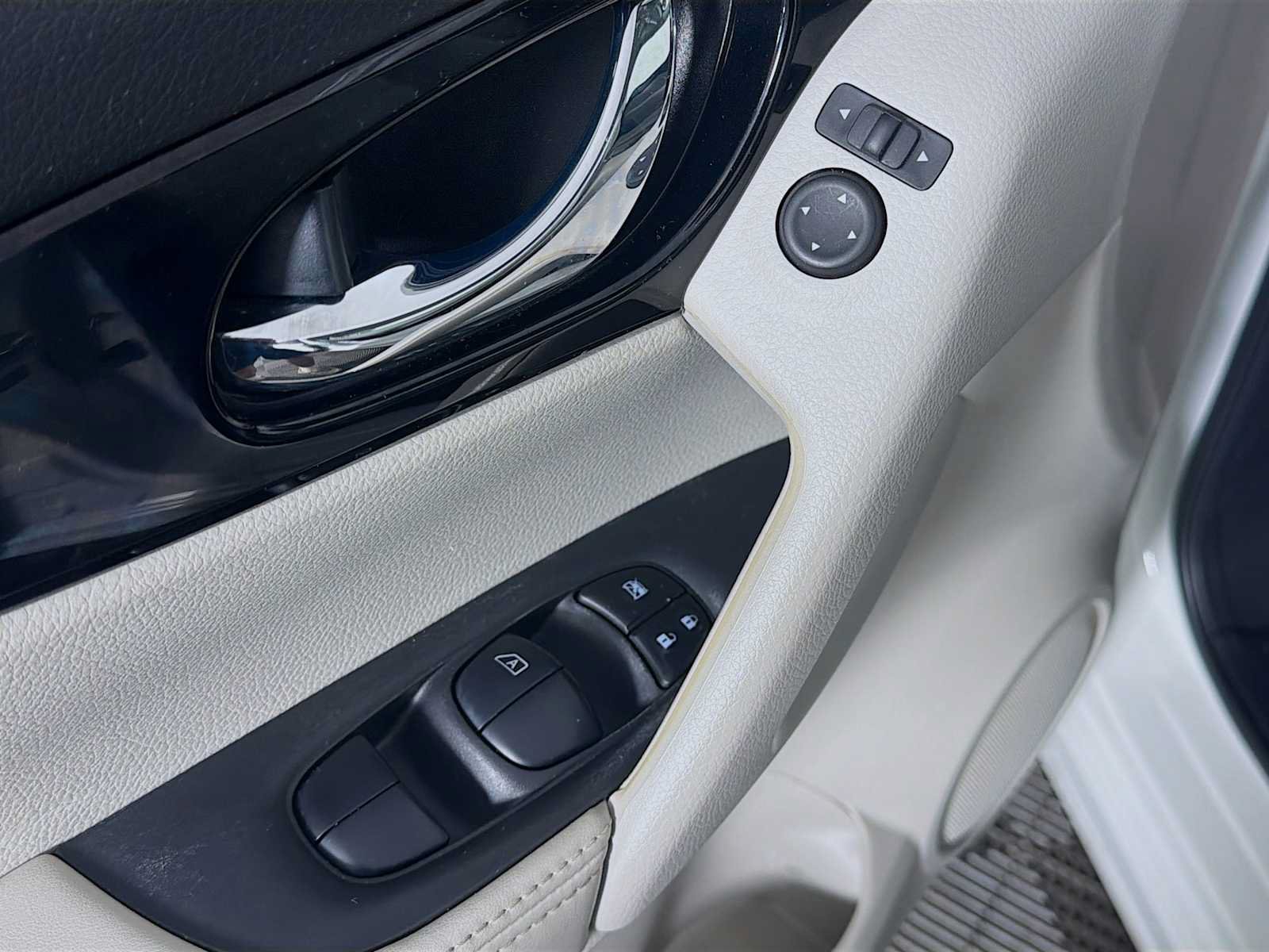 Used 2020 Nissan Rogue Sport SV w/ All-Weather Package AWD/4WD image 15