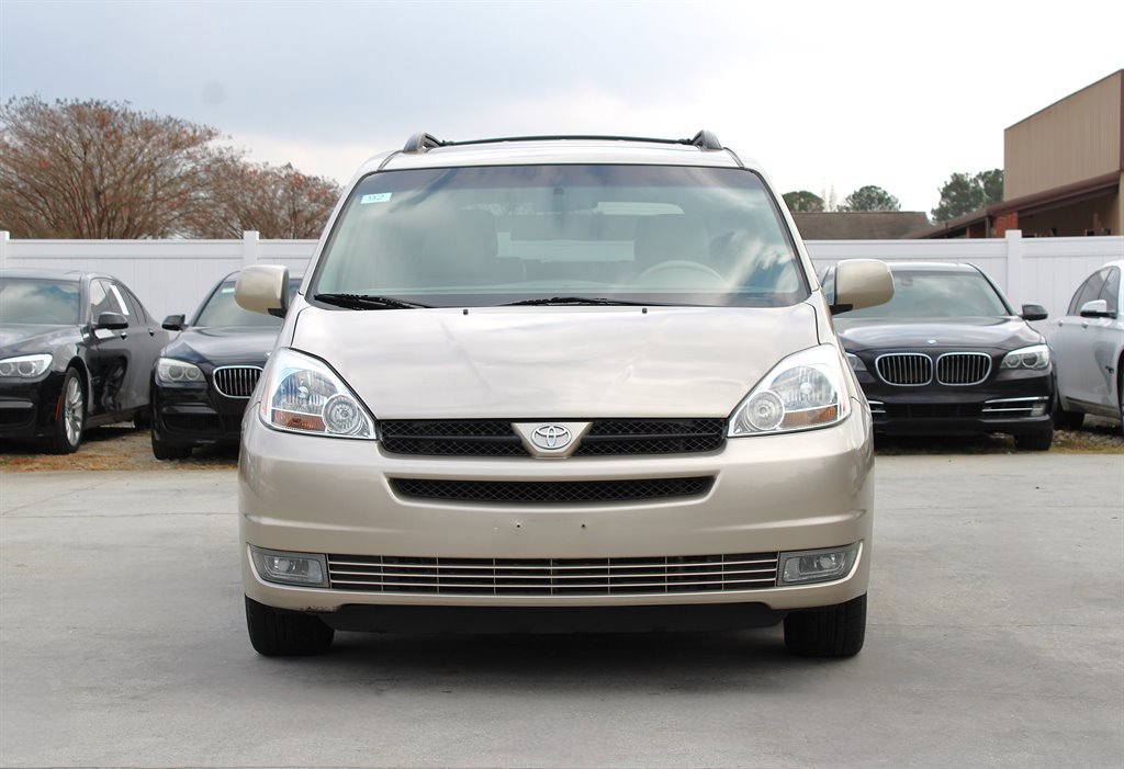 Used 2005 Toyota Sienna XLE image 2