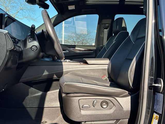 Used 2023 Cadillac Escalade Premium Luxury AWD/4WD image 22