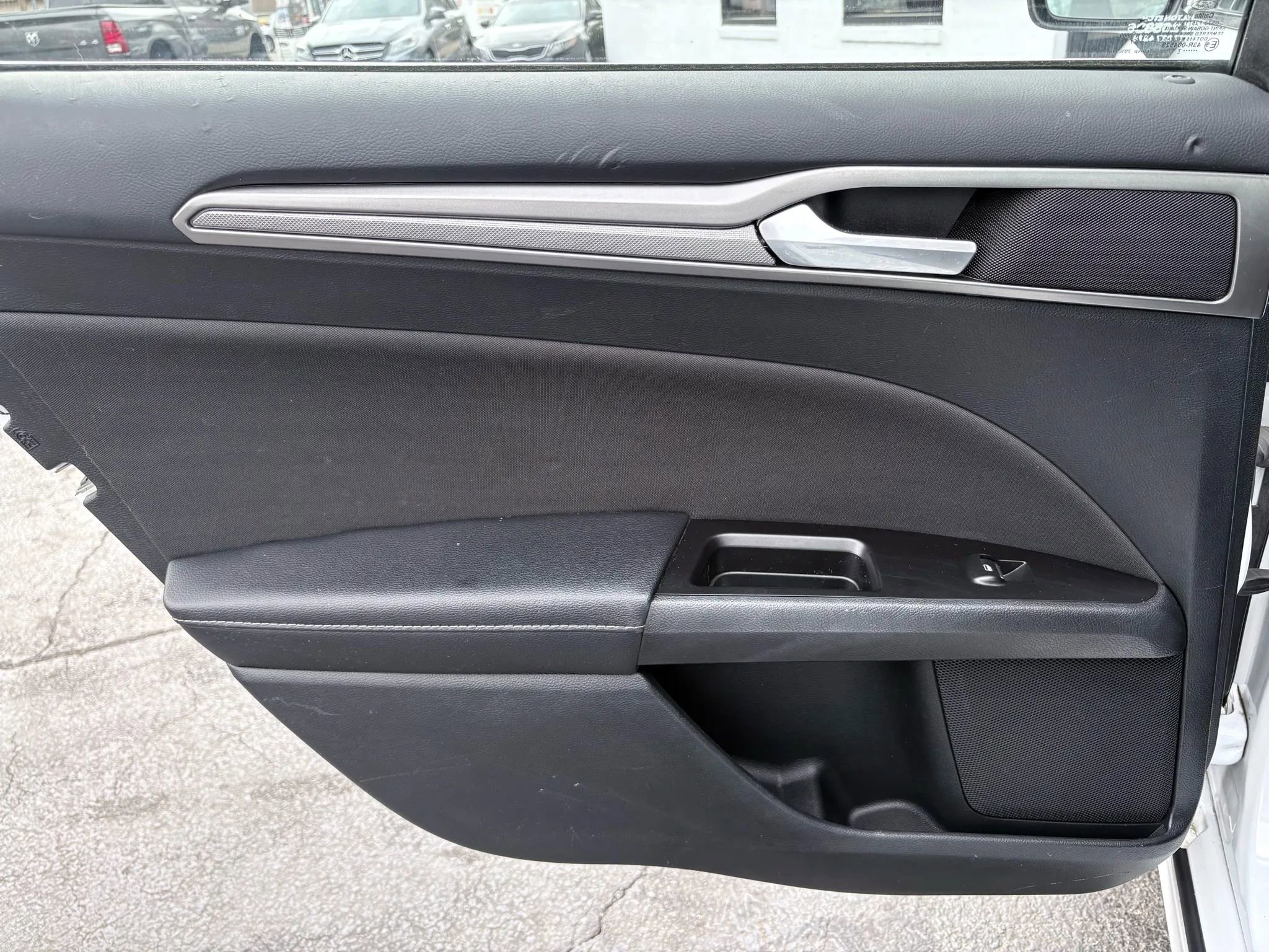 Used 2017 Ford Fusion SE w/ Fusion SE Technology Package image 13