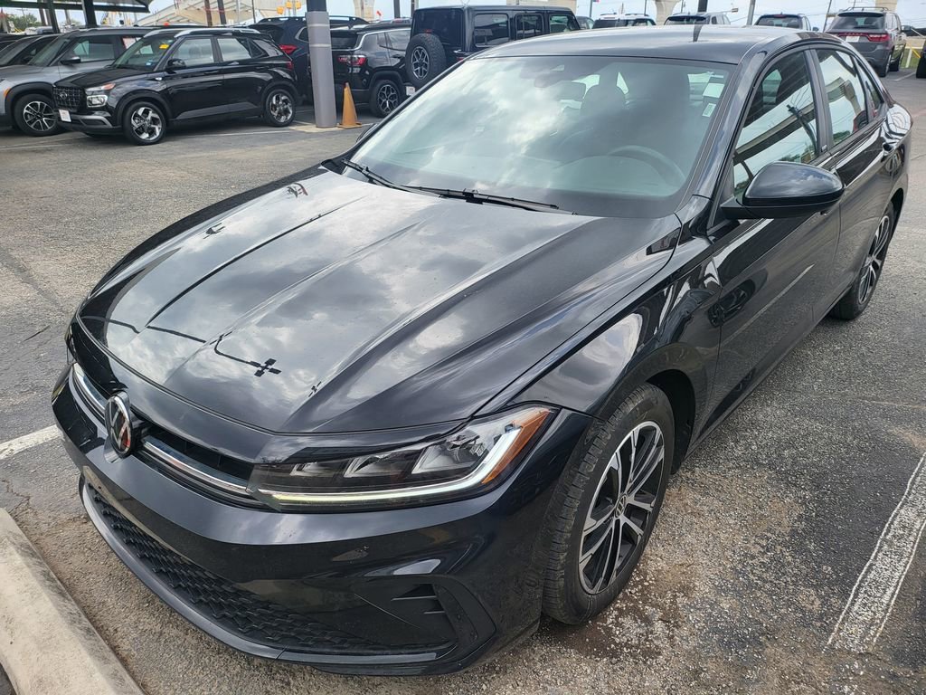 Used 2025 Volkswagen Jetta Sport image 1