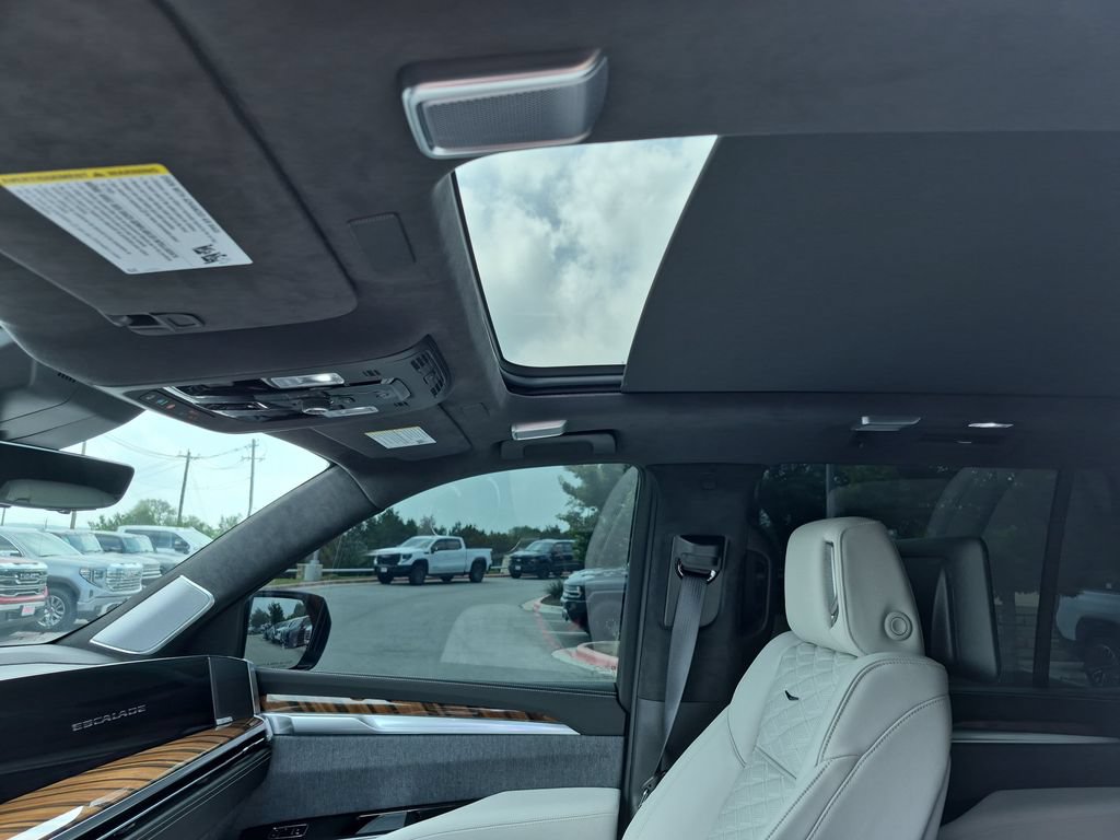 Certified 2026 Cadillac Escalade Platinum Sport w/ LPO, Floor Liner Package AWD/4WD image 36