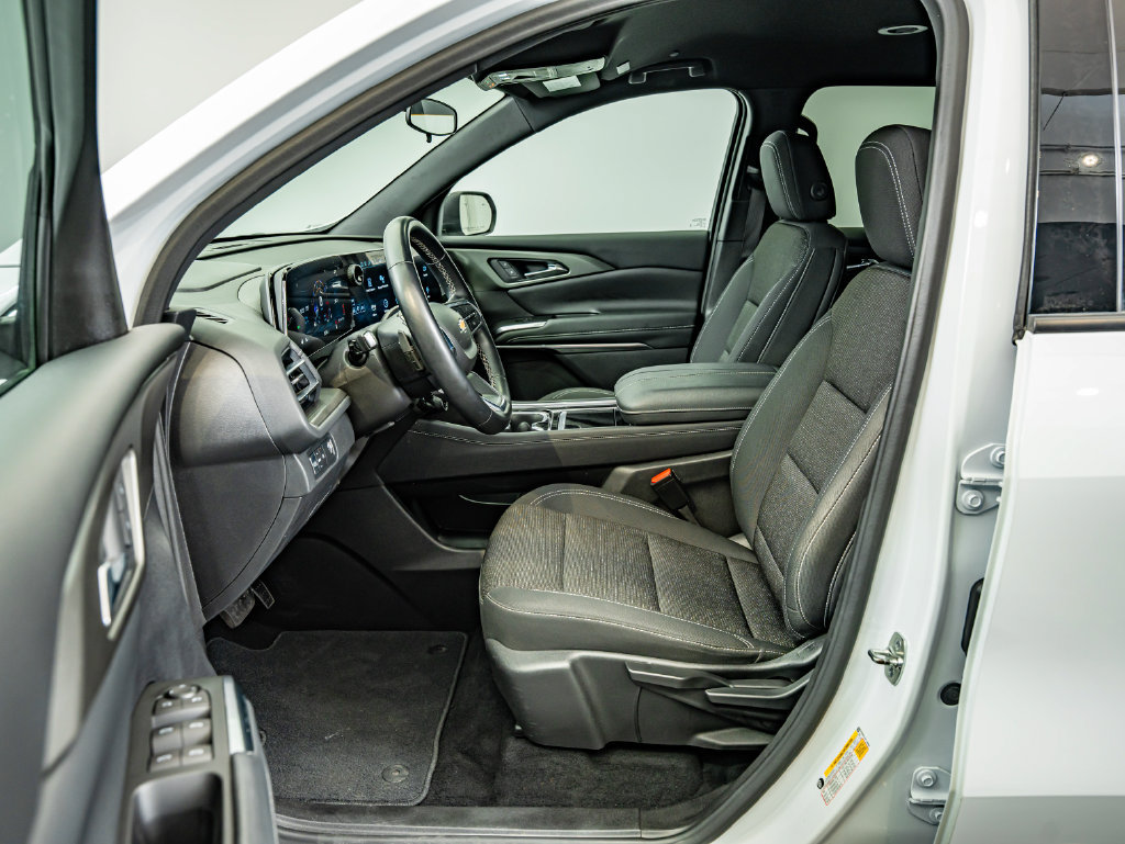 Used 2024 Chevrolet Traverse LS FWD image 31