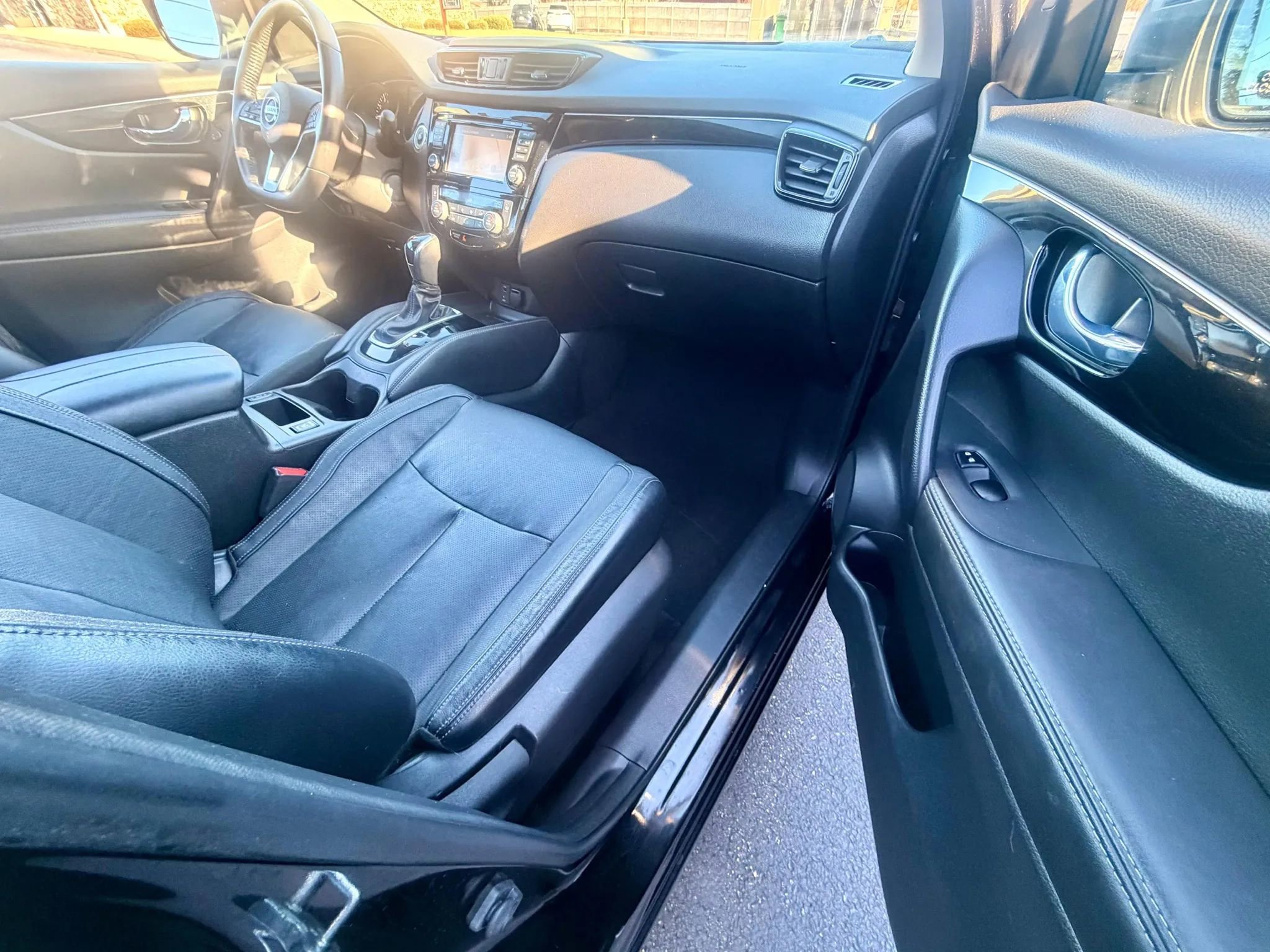 Used 2017 Nissan Rogue Sport SL w/ SL Premium Package image 8