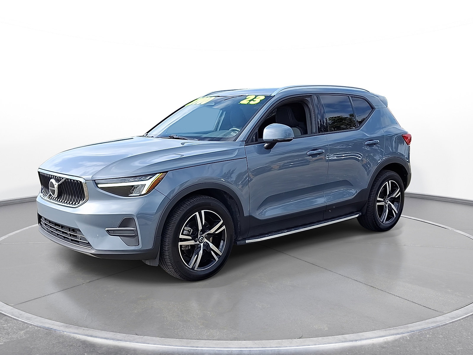Used 2023 Volvo XC40 B5 Core AWD/4WD image 4