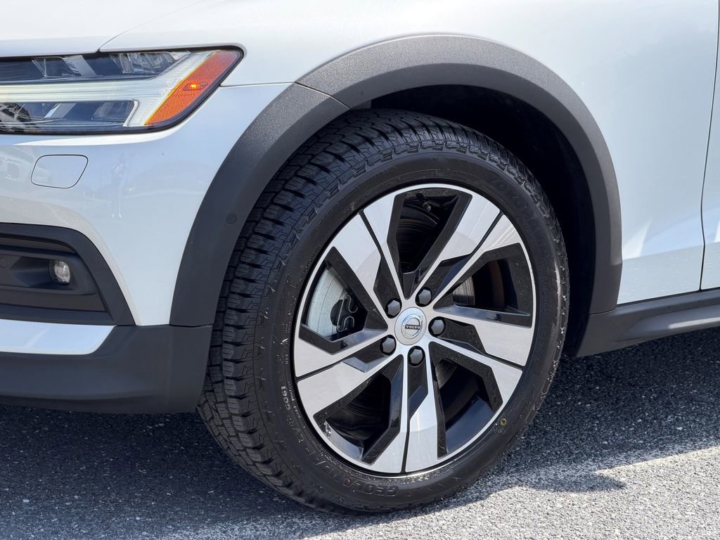 Used 2024 Volvo V60 B5 Cross Country Plus AWD/4WD image 9