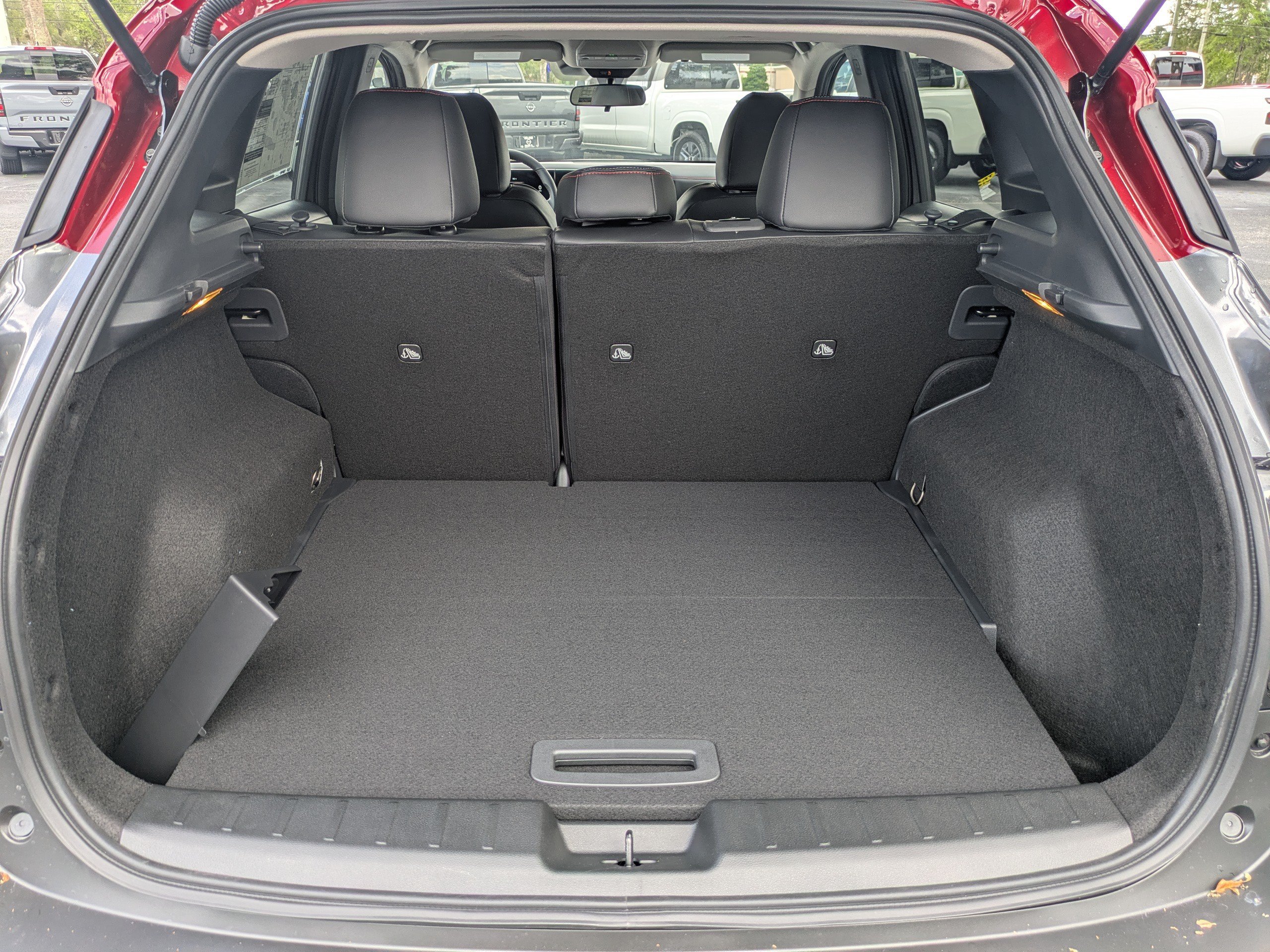 New 2026 Nissan Kicks SR FWD image 13