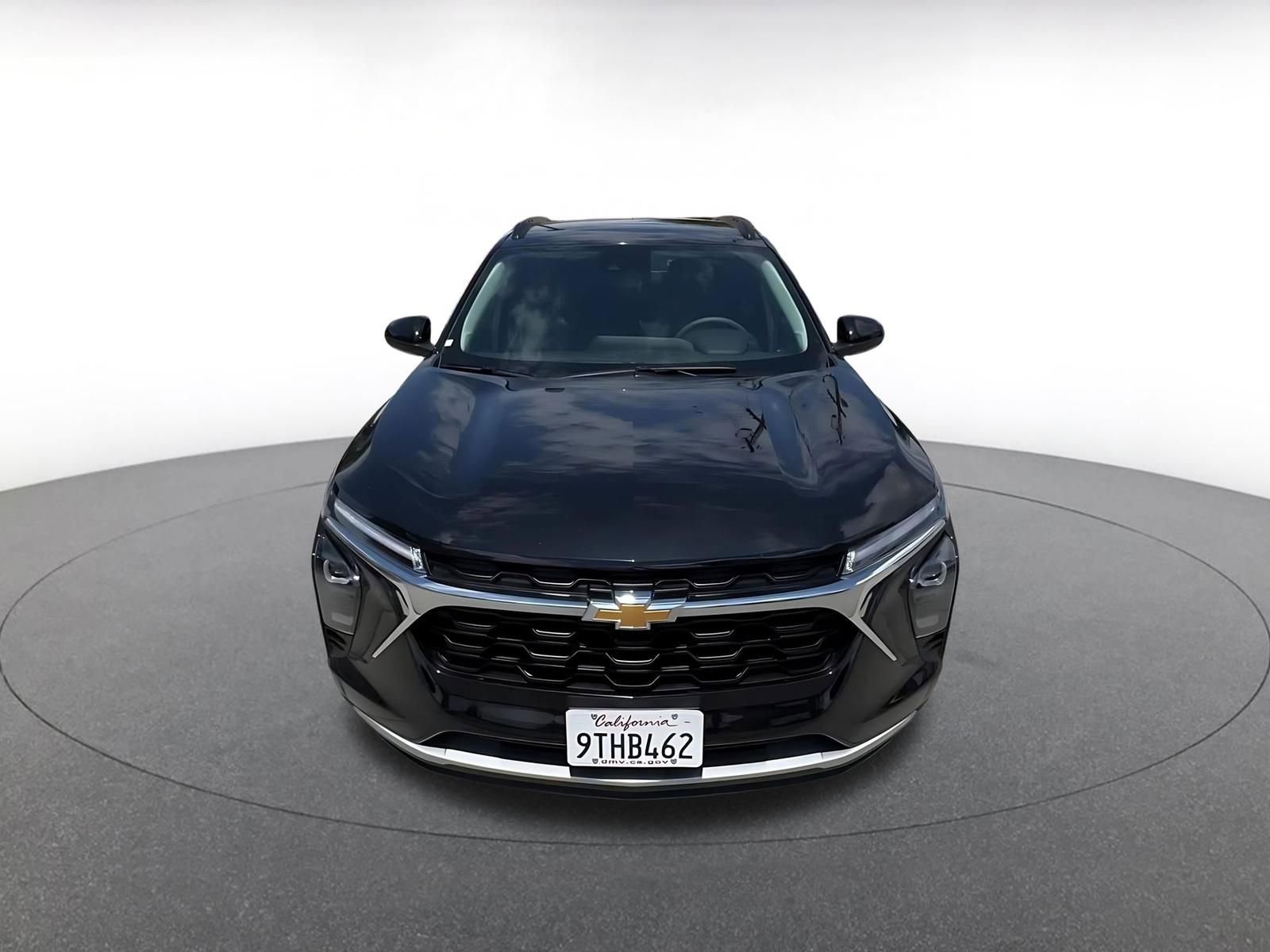 Used 2025 Chevrolet Trax LT FWD image 4