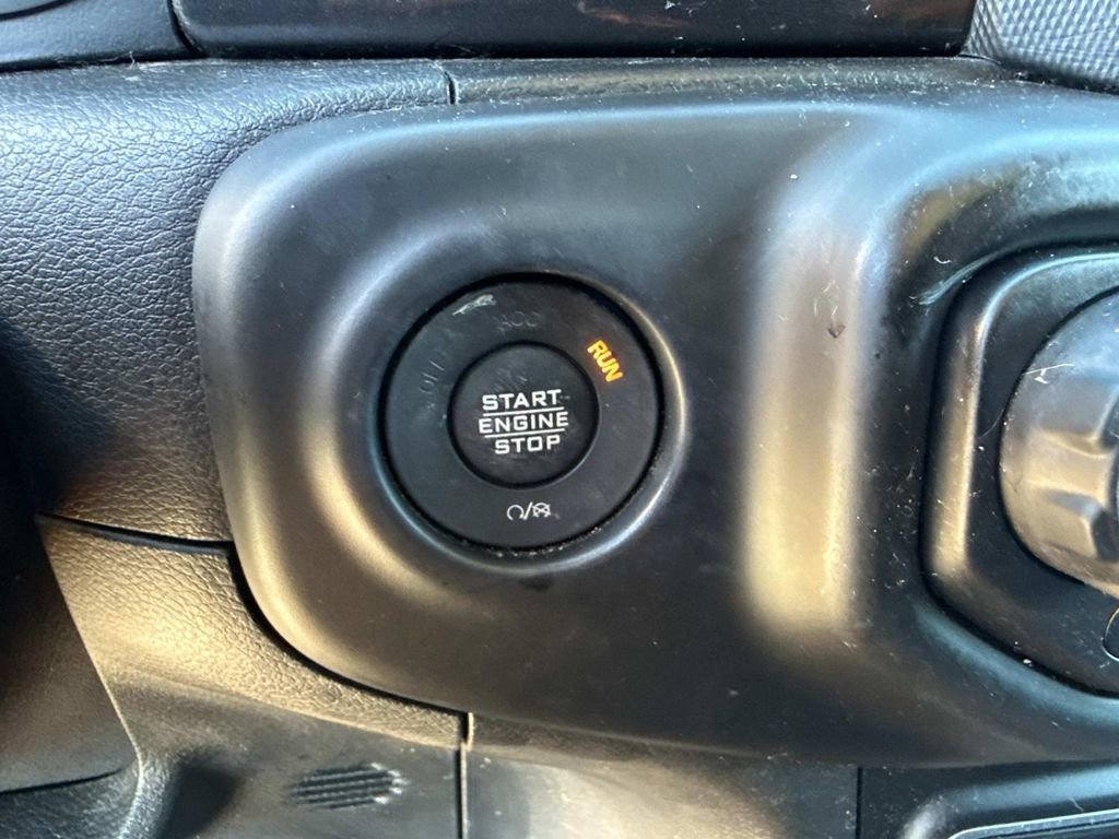 Used 2021 Jeep Wrangler Unlimited Sahara image 28