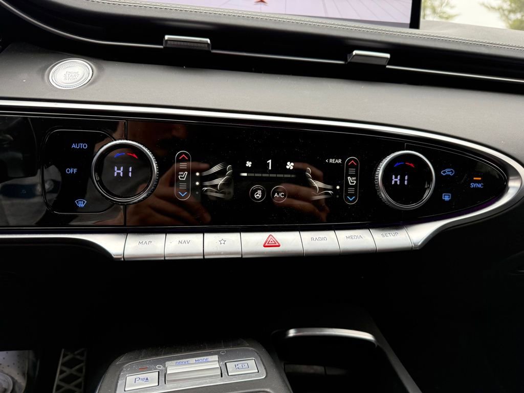 Used 2025 Genesis GV70 3.5T Sport w/ Sport Advanced Package image 21