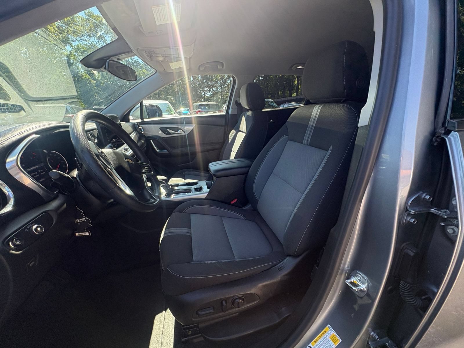 Used 2025 Chevrolet Blazer LT FWD image 24