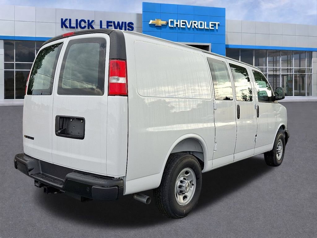 New 2025 Chevrolet Express 3500 w/ Driver Convenience Package RWD image 4