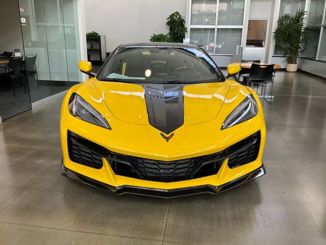 Used 2025 Chevrolet Corvette Z06 RWD image 2
