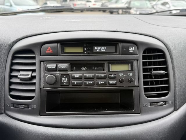 Used 2010 Hyundai Accent GS FWD image 13