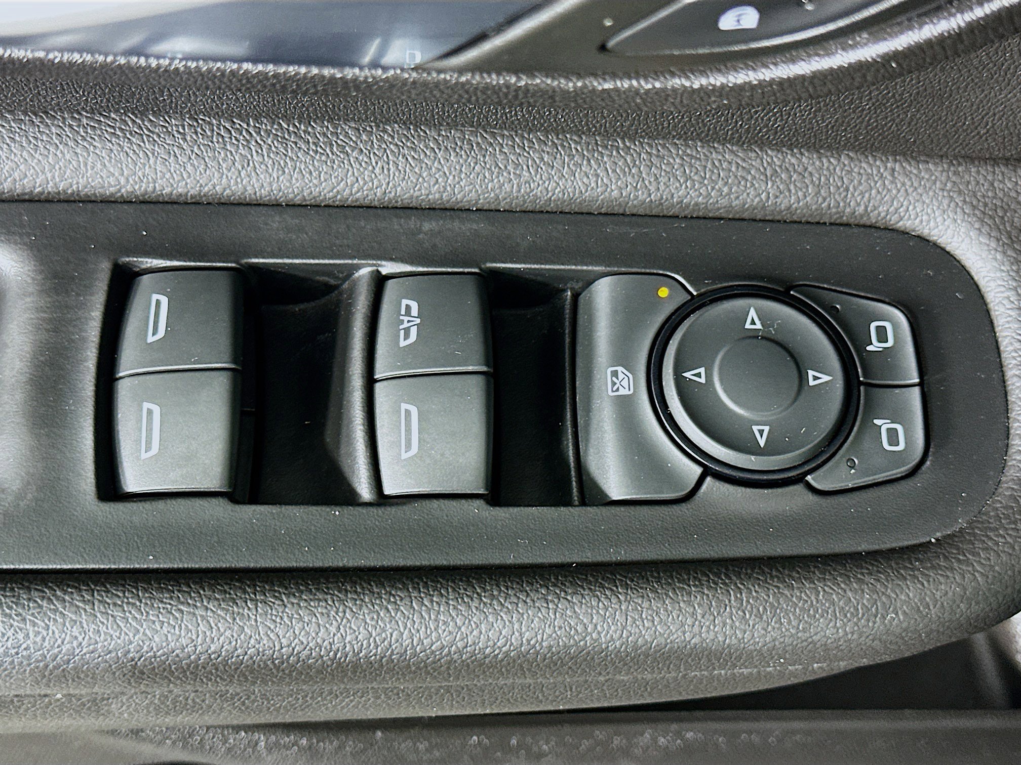 Used 2024 GMC Terrain SLT image 15