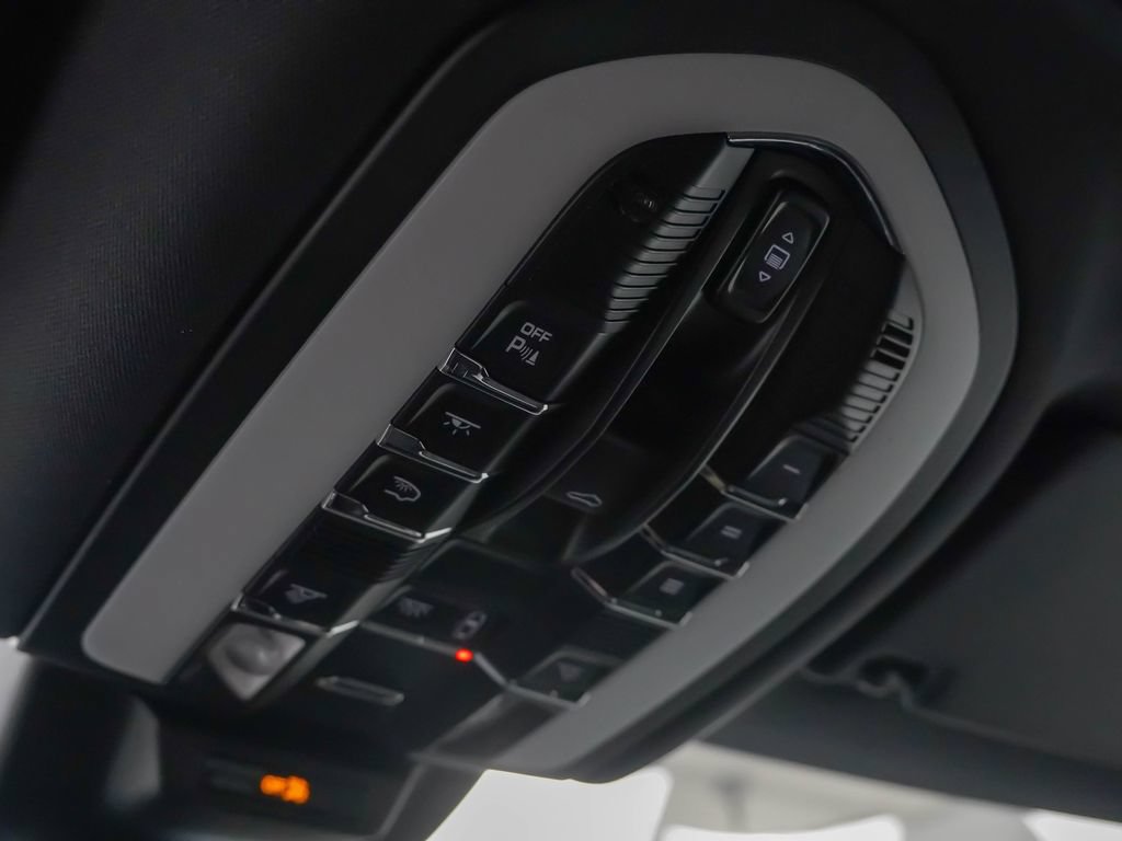 Certified 2026 Porsche Macan AWD/4WD image 26