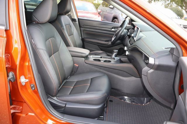 Used 2021 Nissan Altima 2.5 SR w/ SR Premium Package image 18