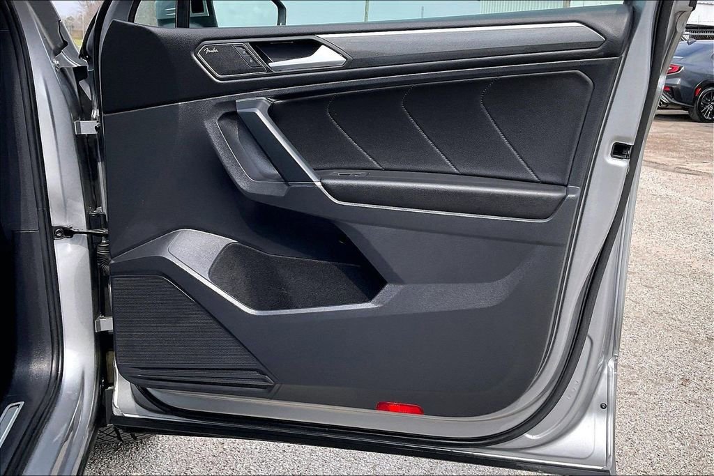 Used 2020 Volkswagen Tiguan SEL Premium R-Line image 29