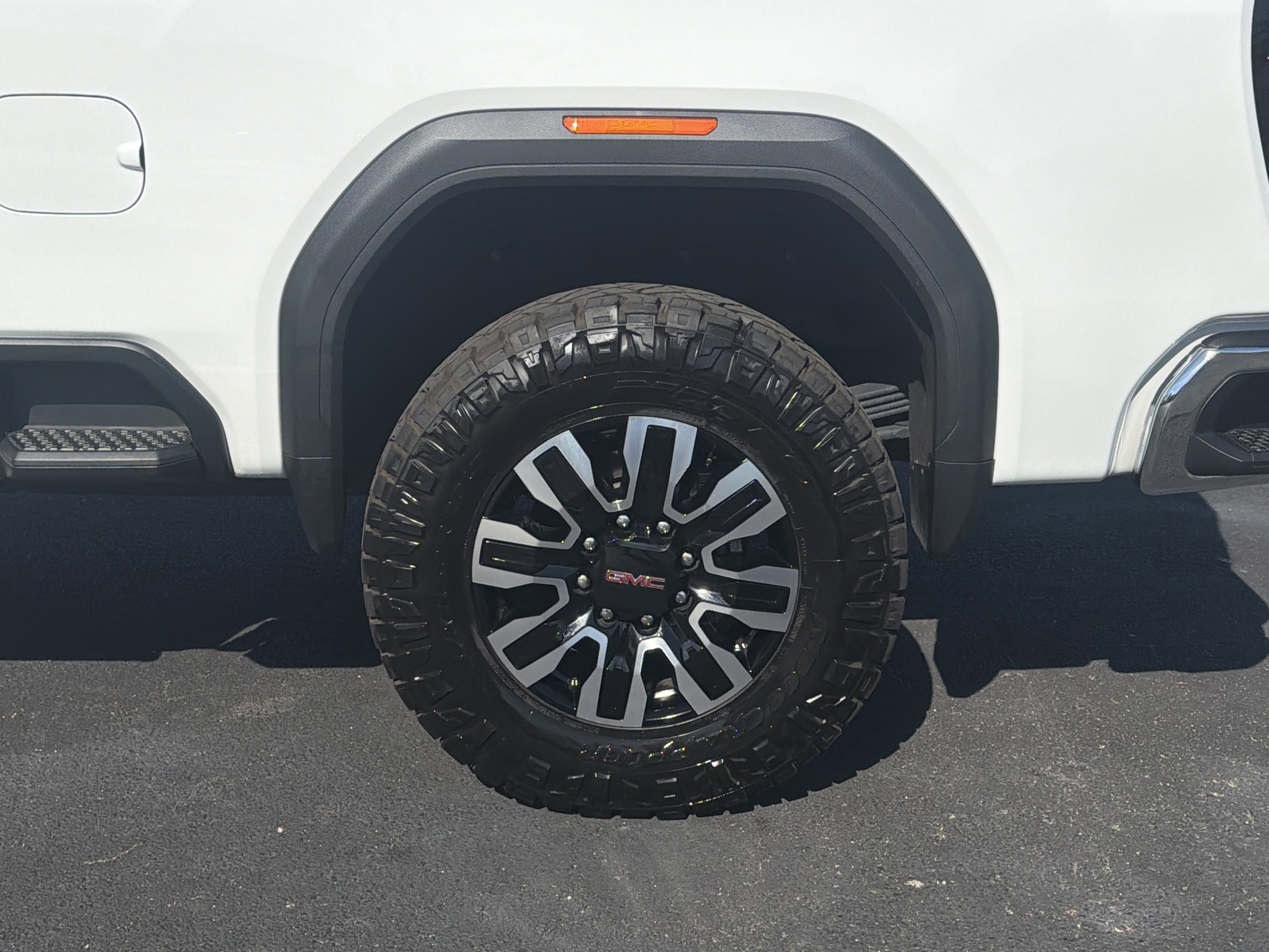 Used 2025 GMC Sierra 2500 SLT AWD/4WD image 35