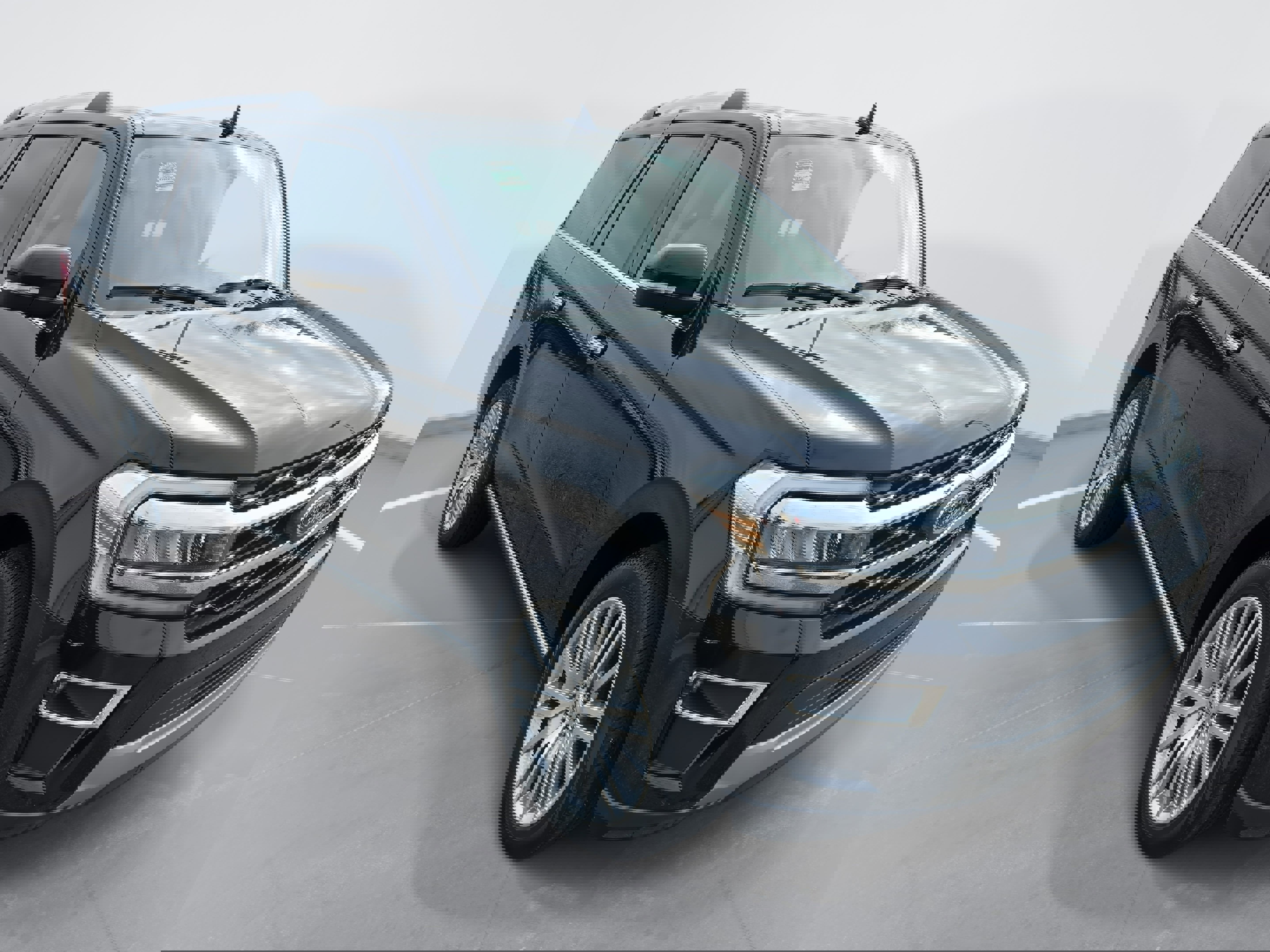 Used 2024 Ford Expedition Limited image 3